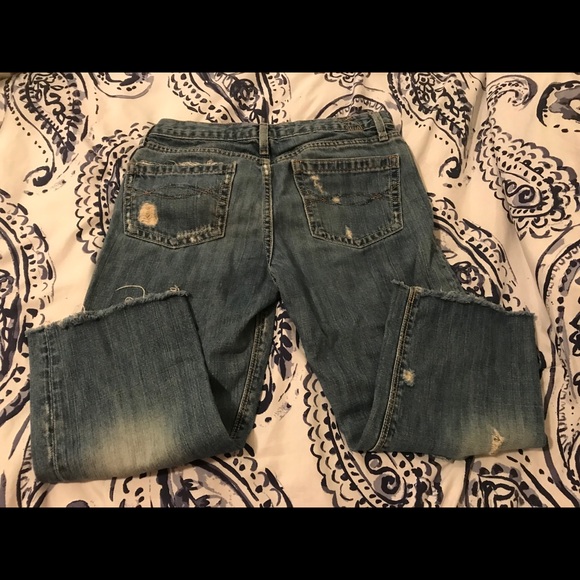 💕Abercrombie Capris- distressed - Picture 3 of 3